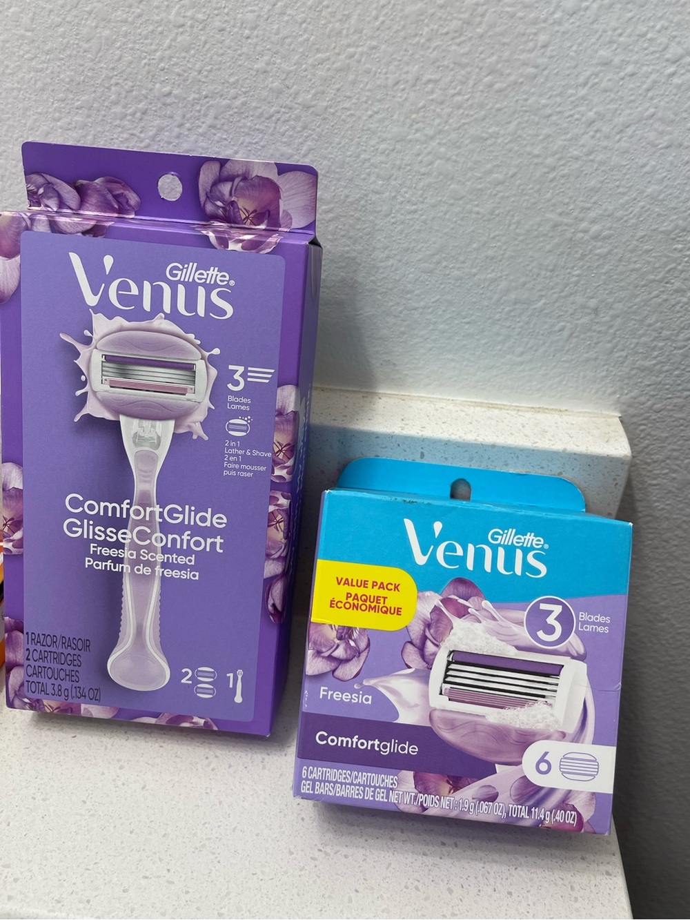 Gillette Venus ComfortGlide Freesia Razor + 6 Blade Refills Bundle NEW